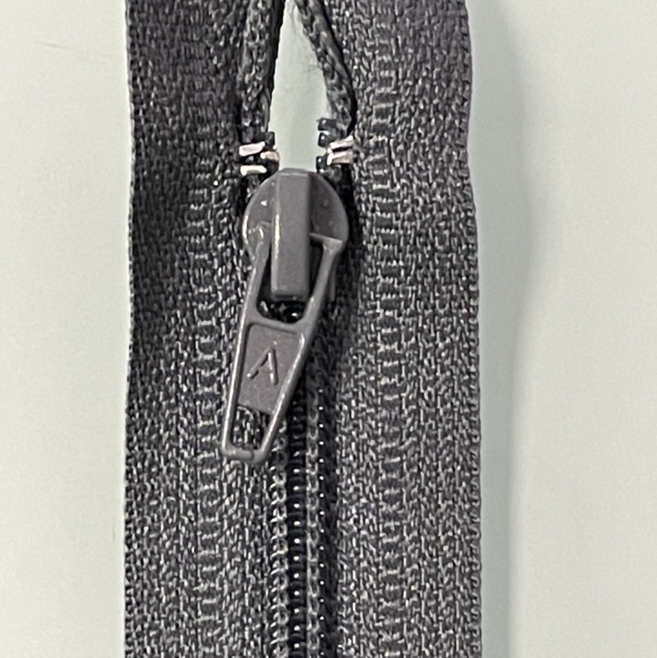 No. 4 nylon closed zipper for trousers
