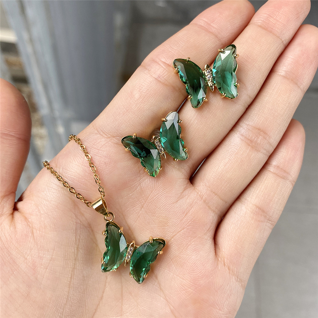 Europe and the United States explosive zirconia butterfly crystal pendant necklace 13 color spot direct direct real gold color preservation electroplating