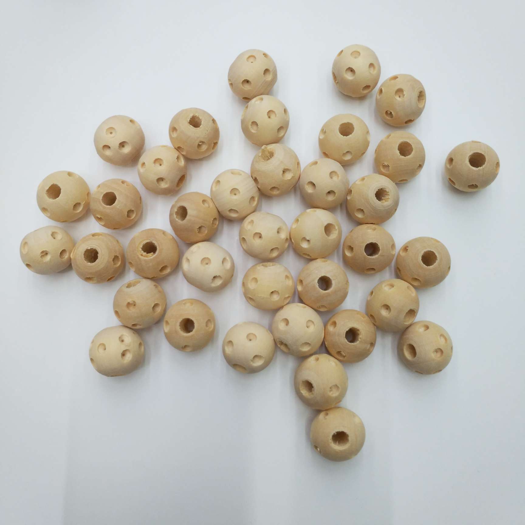 16-20mm lotus wood beads are marked as a whole with various patterns for ornaments, pendants, clothing accessories and accessories Item Picture
