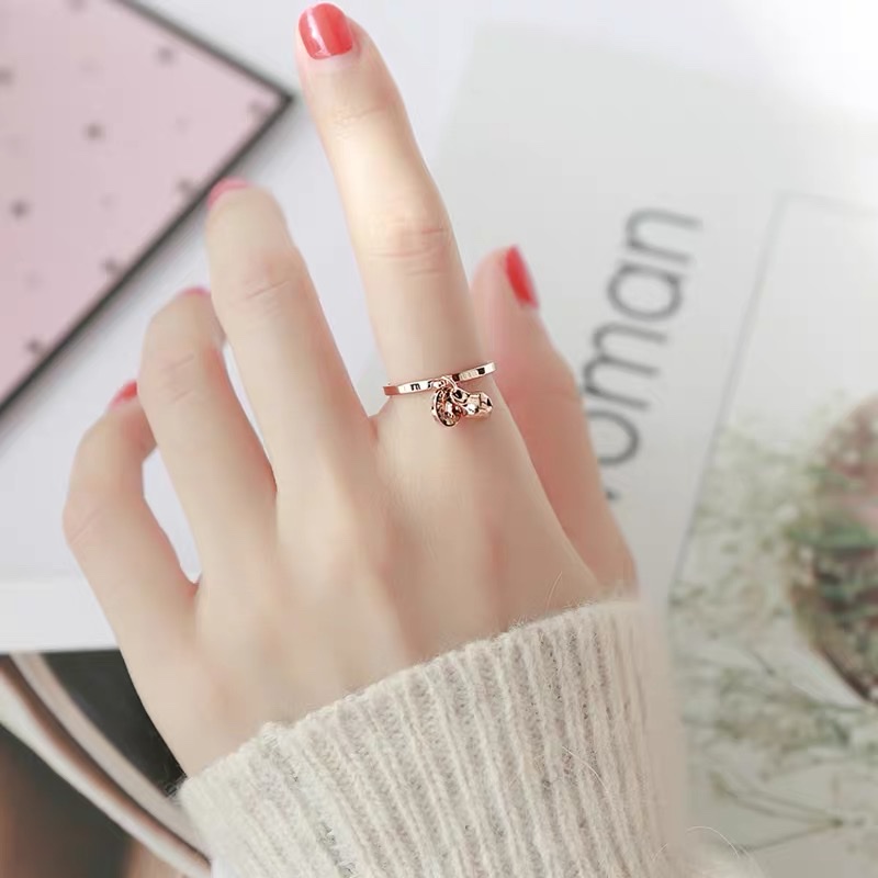 Stainless steel bell ring, simple and fashionable index finger ring, personalized ring for students Application Scenario