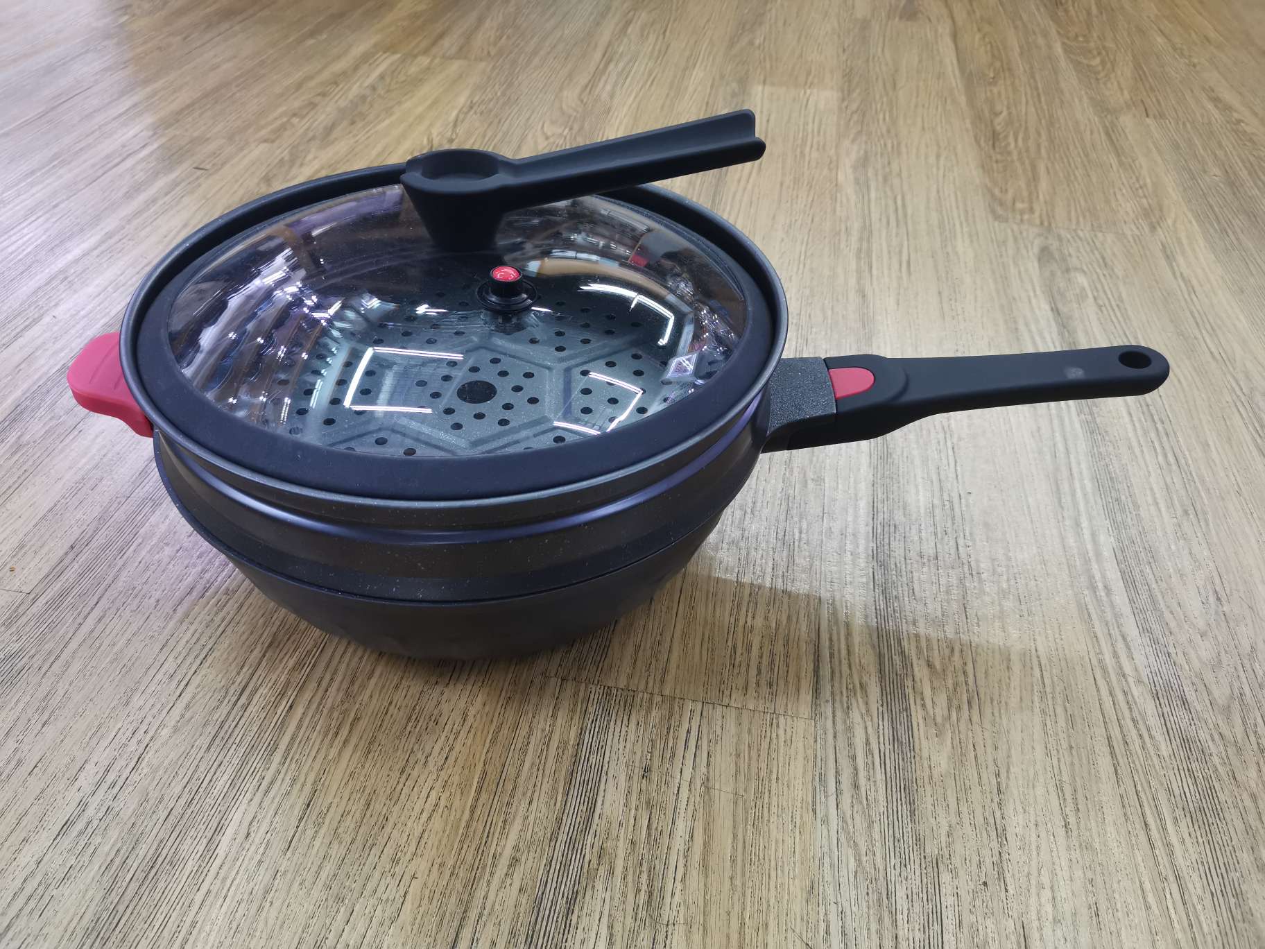 A 32cm wok with a steamer rack details Picture