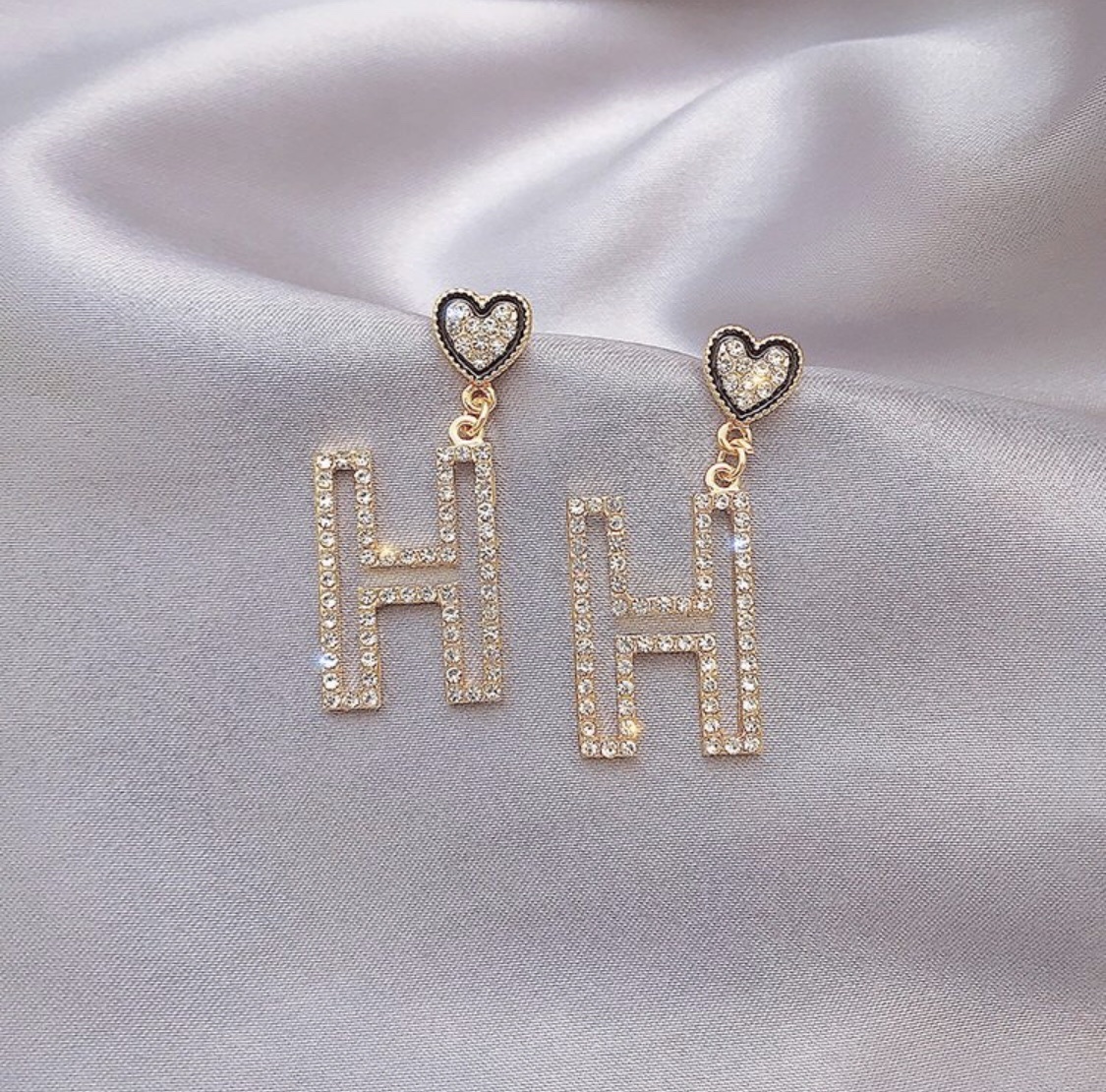 Hollowed-out H-shaped fashionable, exquisite, trendy and individualistic sweet girl earrings that are popular among Internet celebrities Specification image