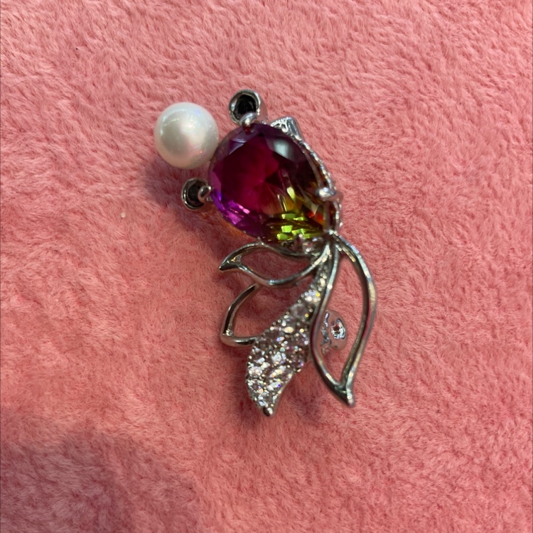 European and American style small fresh holiday fashion senior sense clear crystal crystal crystal fish brooch