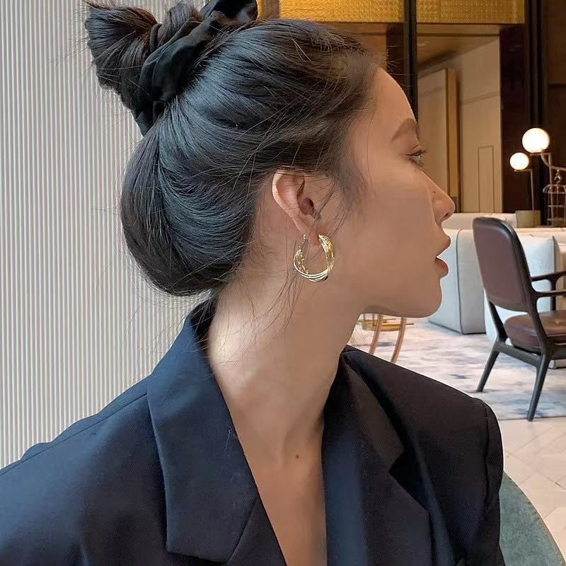 81s925 silver ear rings with interwoven Korean-style twisted ear loops, simple and niche, elegant earrings, versatile and elegant earrings for women details Picture