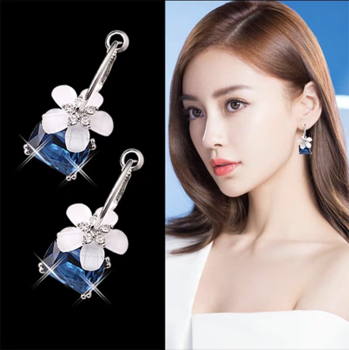 Stud earrings 445 thumbnail