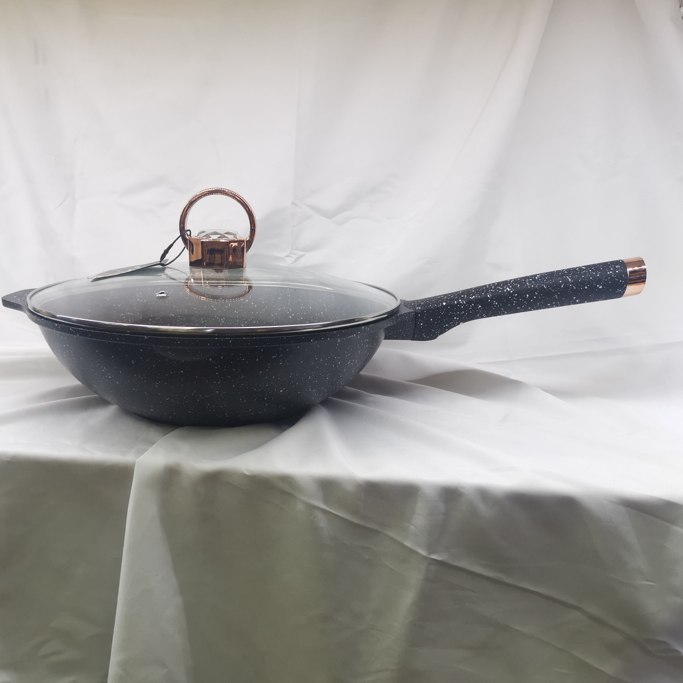 Medium-sized tourmaline non-stick wok, easy-to-rinse diamond wok