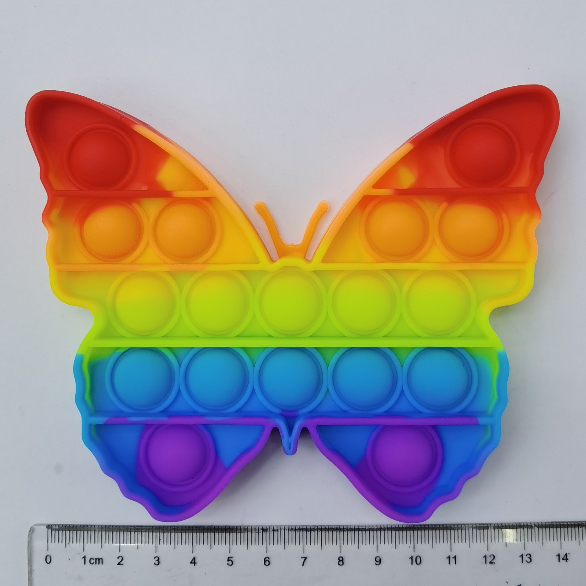 Pequeña mariposa arco iris burbuja diversión ocio entretenimiento descompresión