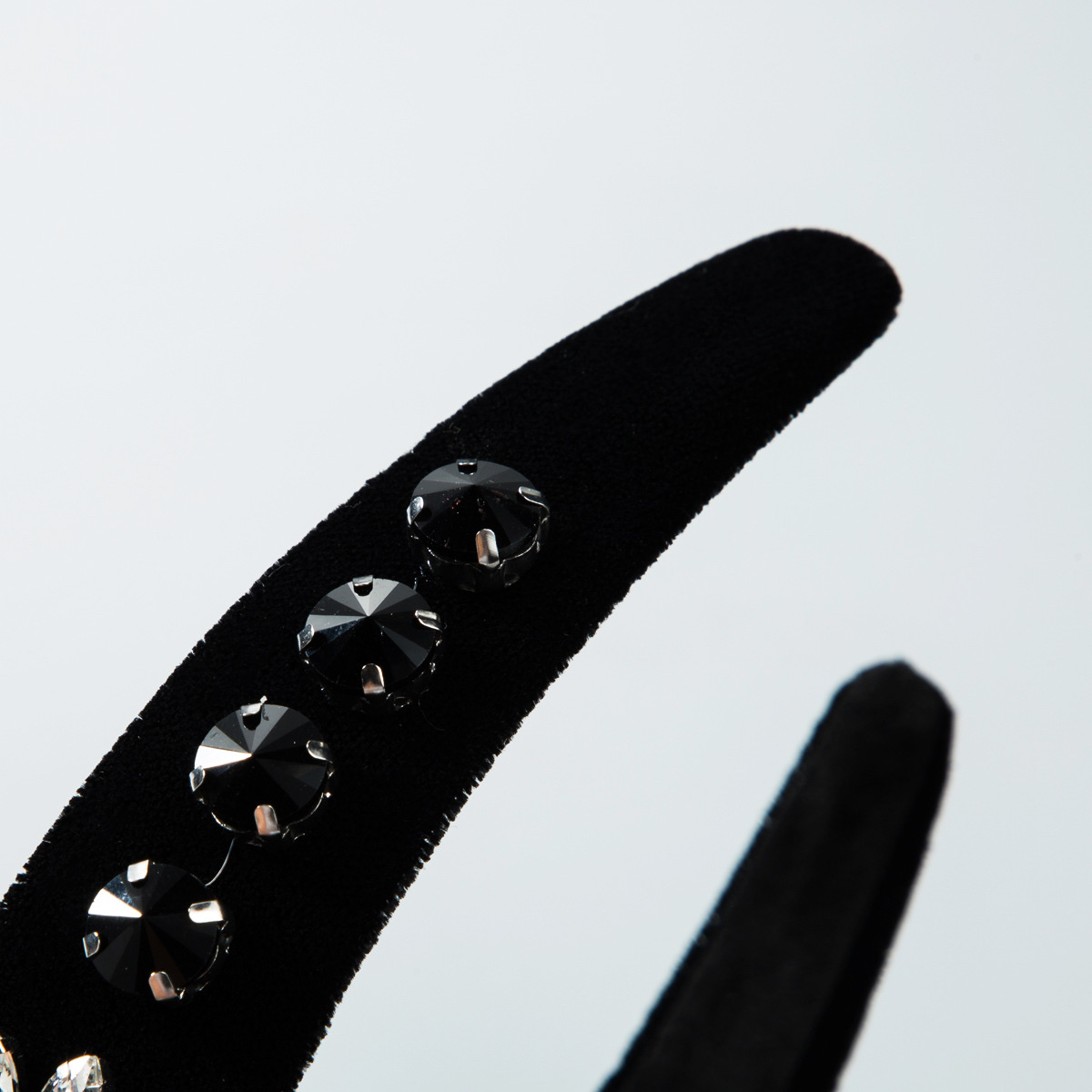Full diamond sunflower geometric wide-edge velvet fabric headband Application Scenario