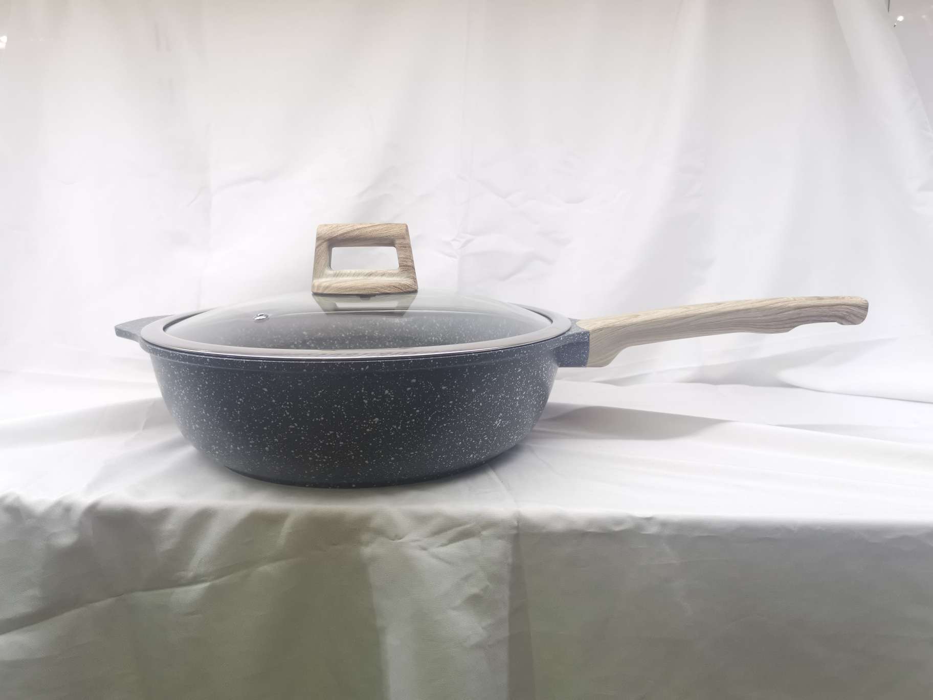 A 28cm frying pan and wok can be used to cook soup details Picture