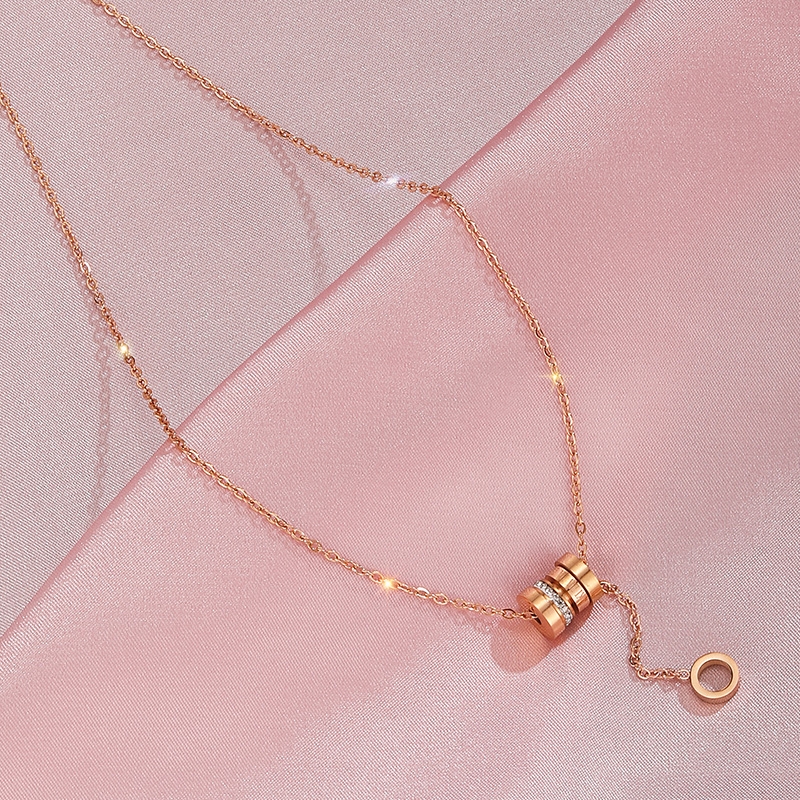 2021 new network celebrity necklace summer ladies senior light luxury simple style ring white mud drill under hanging necklace
