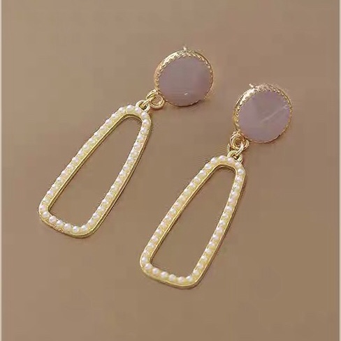 Pearl sweet, versatile, elegant, trendy, niche design, simple oil-dropping stud earrings