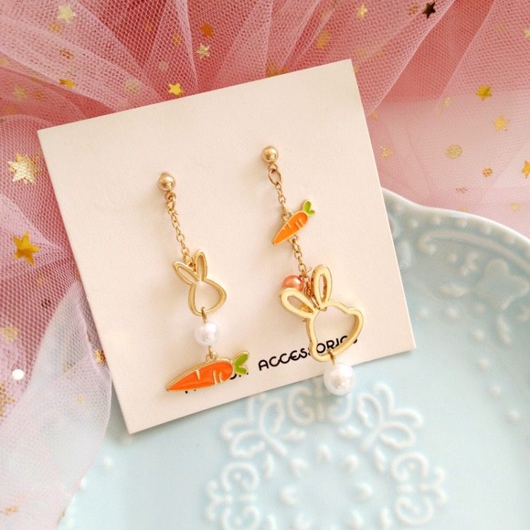 Little rabbit carrot pearl asymmetrical earrings, fun and hole-free girl ears Item Picture