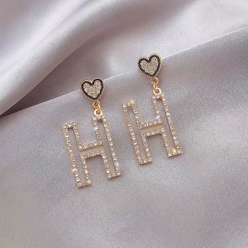Hollowed-out H-shaped fashionable, exquisite, trendy and individualistic sweet girl earrings that are popular among Internet celebrities details Picture