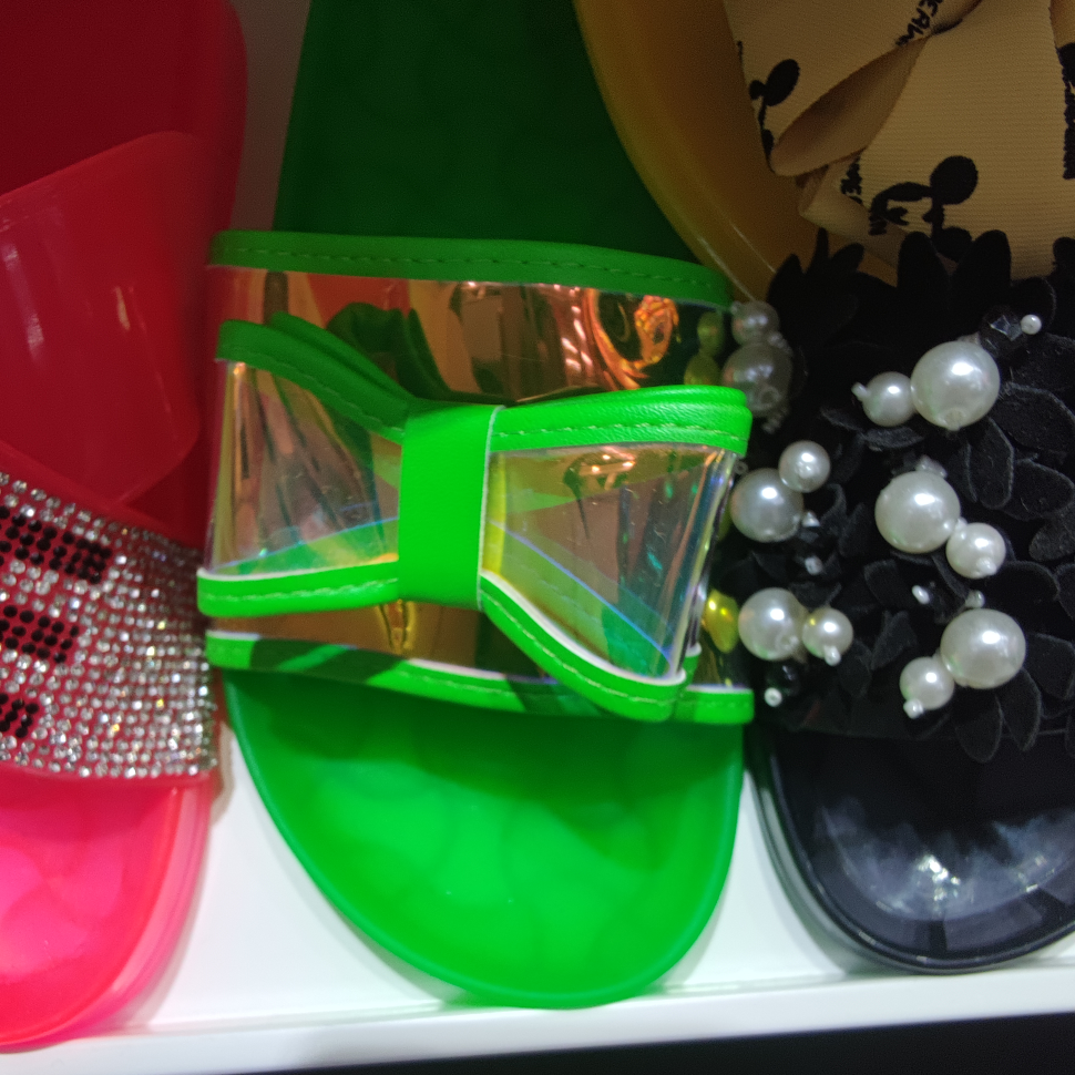 Green bow crystal shoes
