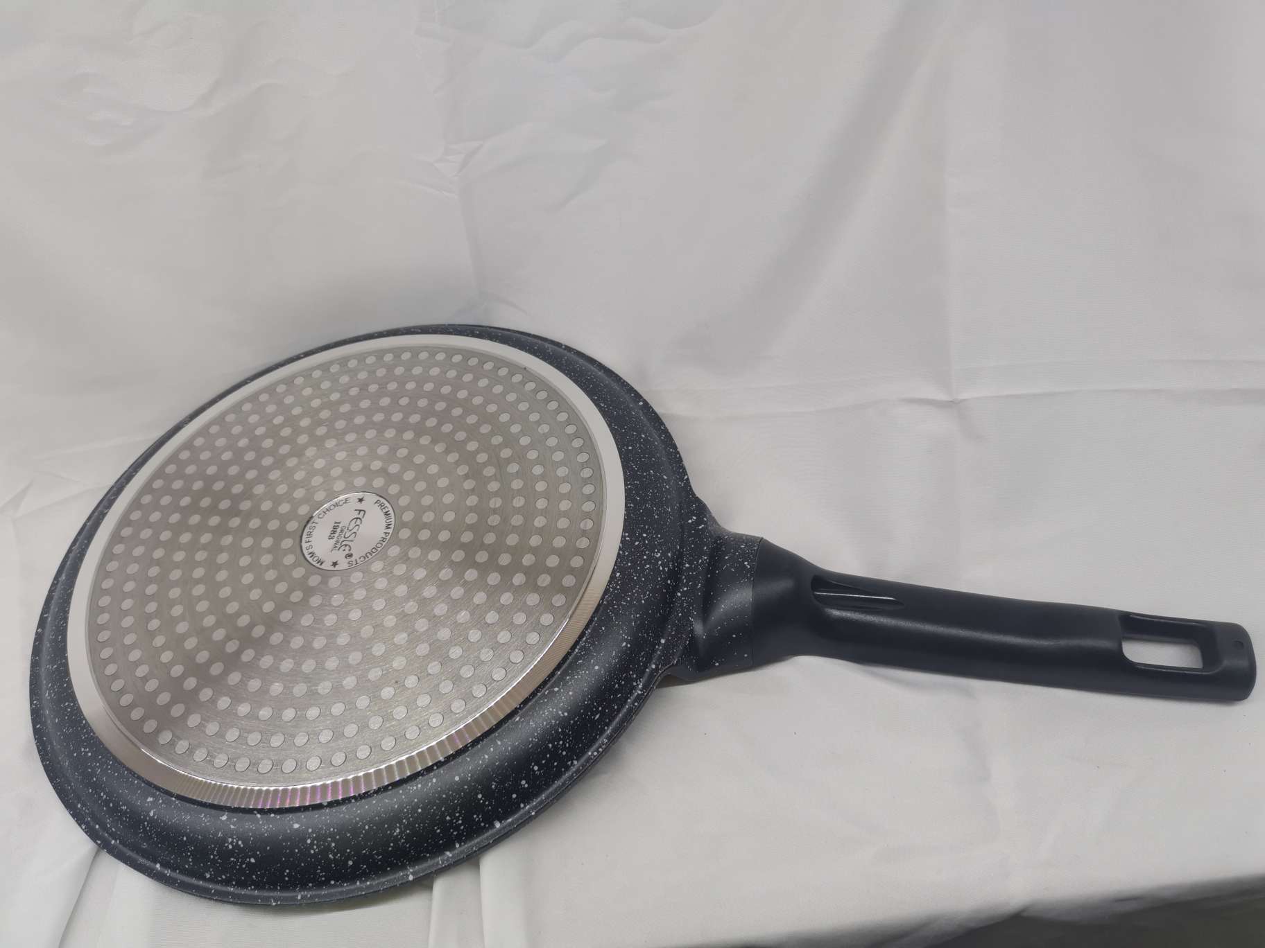 A large pancake pan for spreading pancakes and pizza details Picture