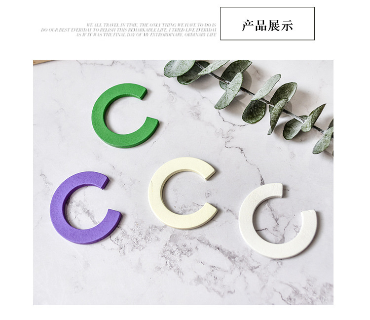 The manufacturer supplies handcrafted DIY earring materials, wooden C-shaped ear studs, ear clips, earrings and accessories for women Application Scenario