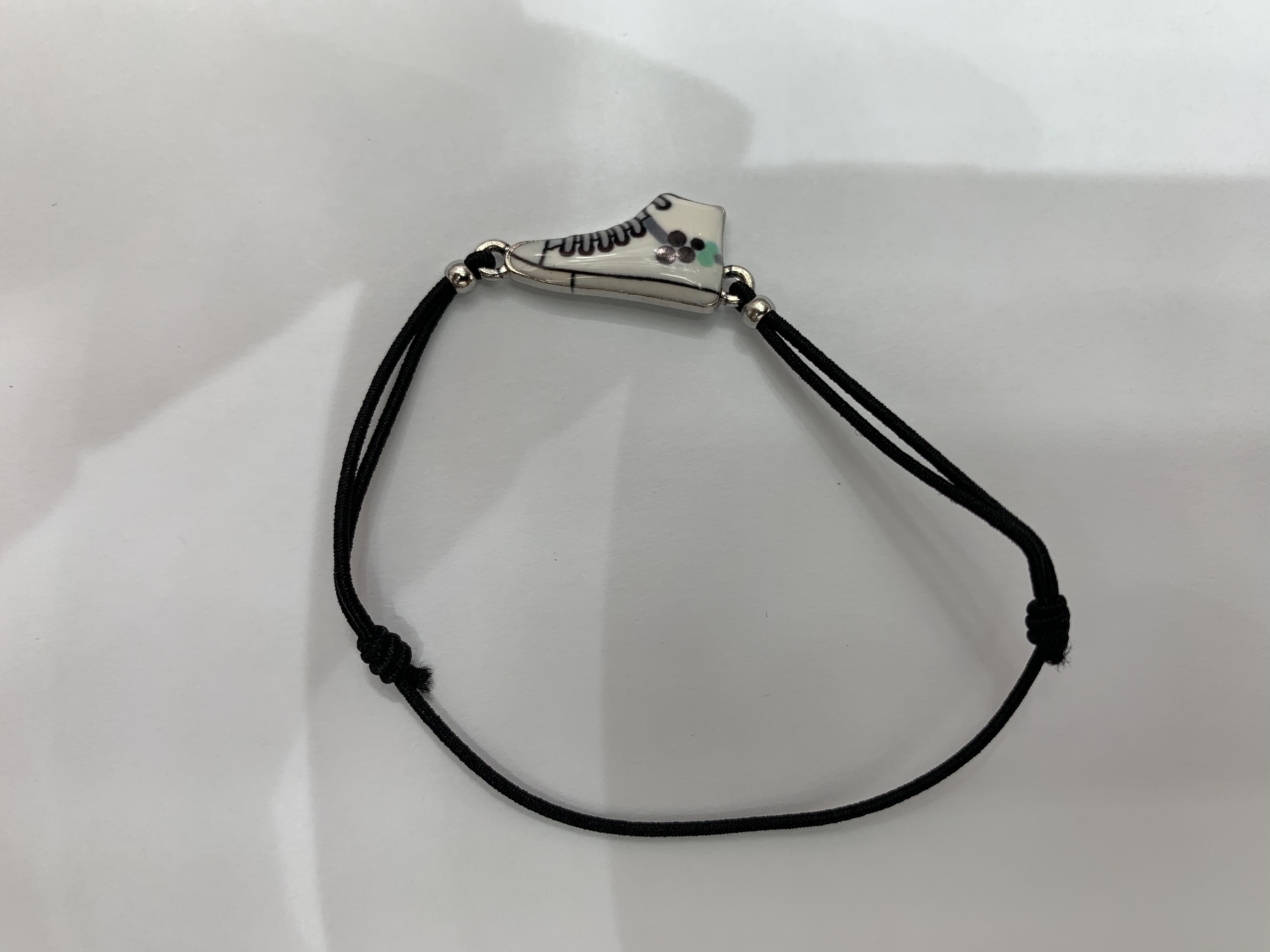 夏天爆款高帮运动鞋环保合金幸运手链之黑色弹力绳系列之008产品图