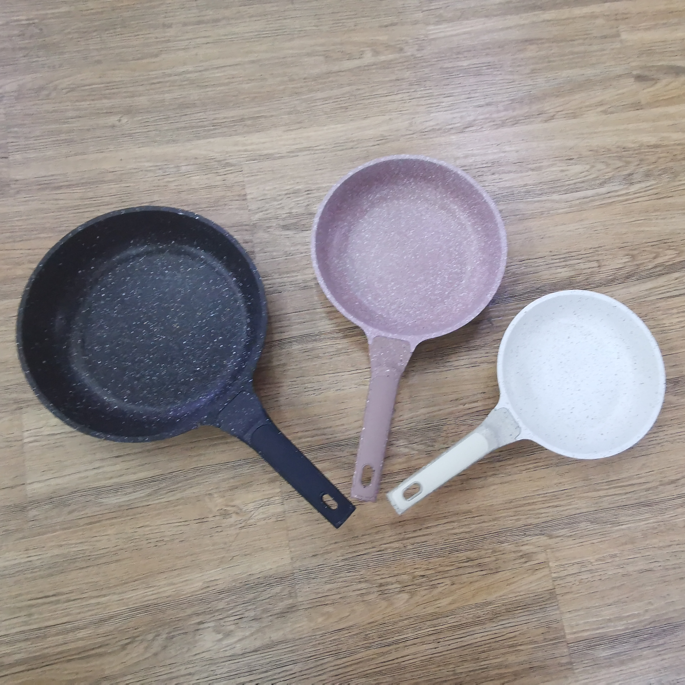Three-piece set: frying pan, uncovered tourmaline non-stick pan, frying pan, egg frying pan, steak pan