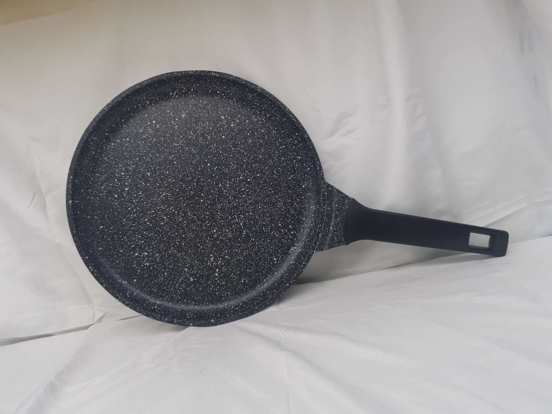 A large pancake pan for spreading pancakes and pizza Specification image