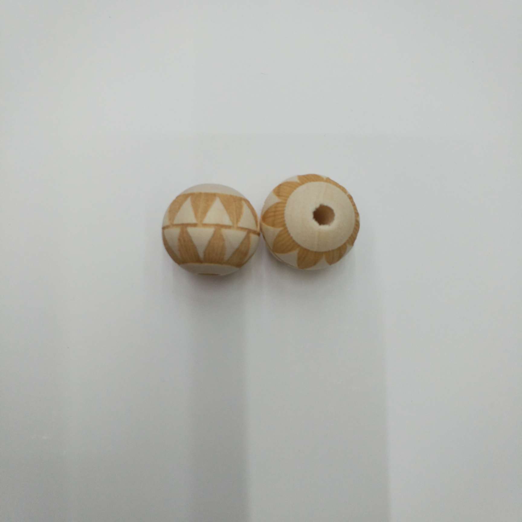 16-20mm lotus wood beads are marked as a whole with various patterns for ornaments, pendants, clothing accessories and accessories Application Scenario