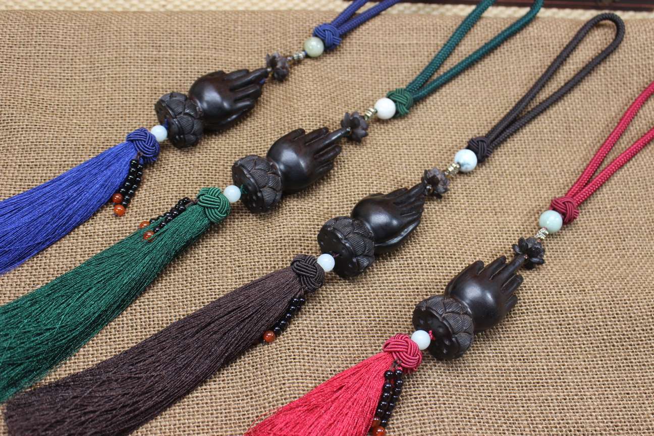 Ebony Buddha's hand pendant Application Scenario
