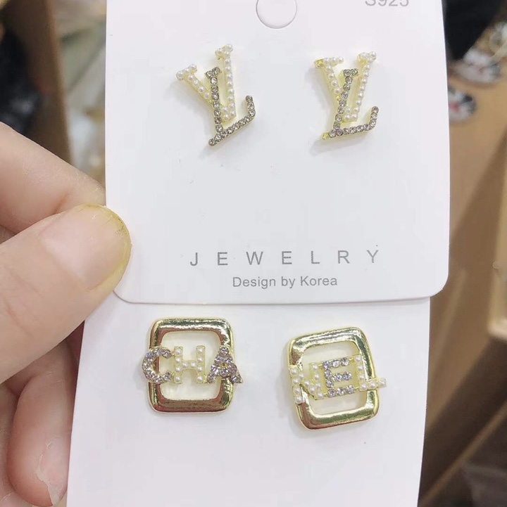 Stud earrings 470