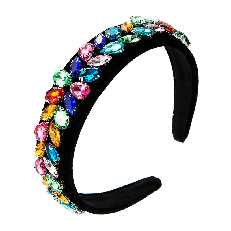 European and American glass diamond-encrusted retro ultra-shiny wide-edge court headband Application Scenario