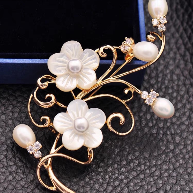 Fashion brooch accessories