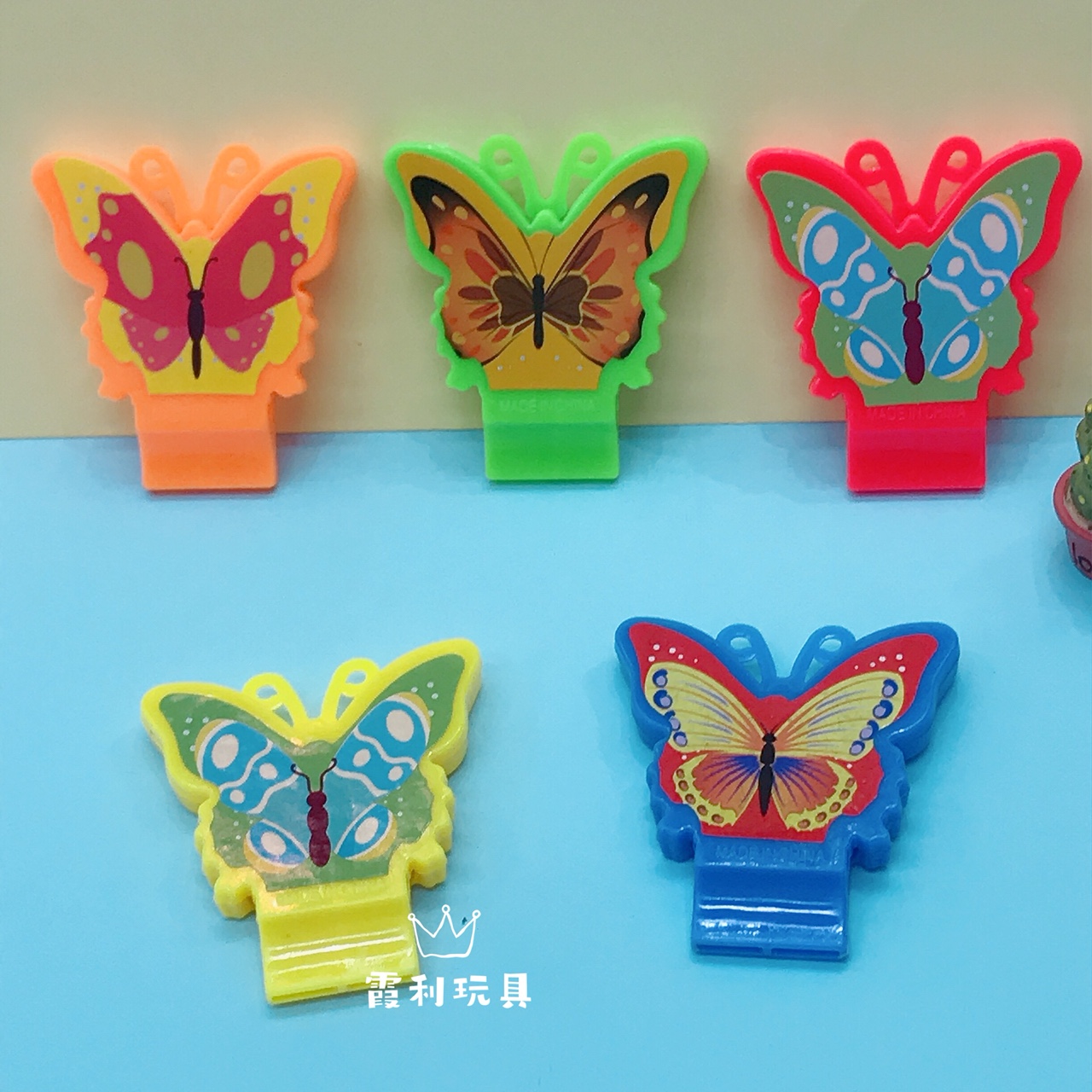 Butterfly Whistle children's plastic toys as gifts, gacha party to cheer up and liven up the atmosphere