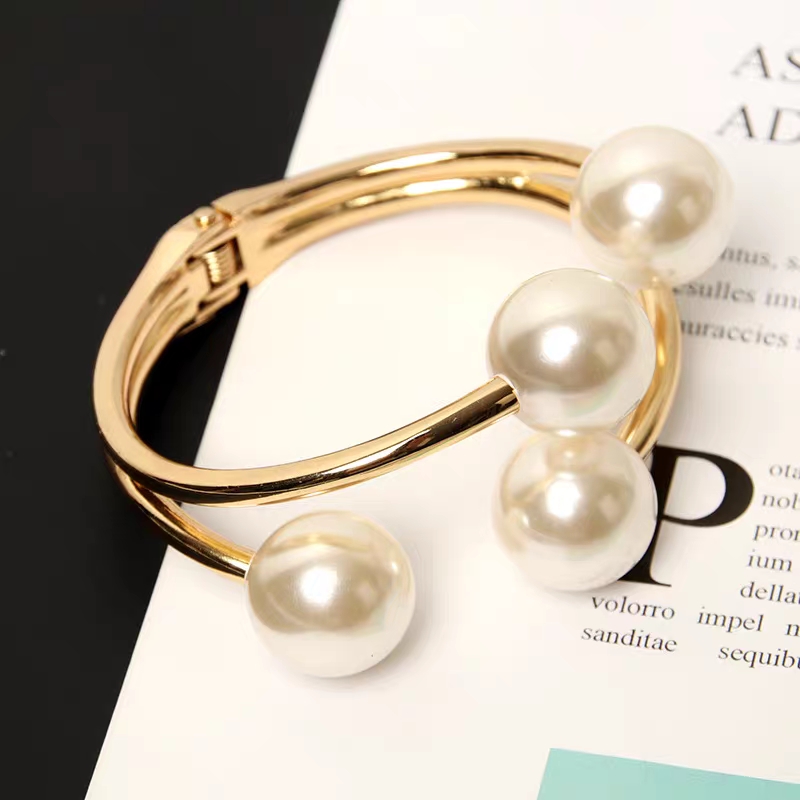 أزياء بين الولايات المتحدة وأوروبا Item Picture