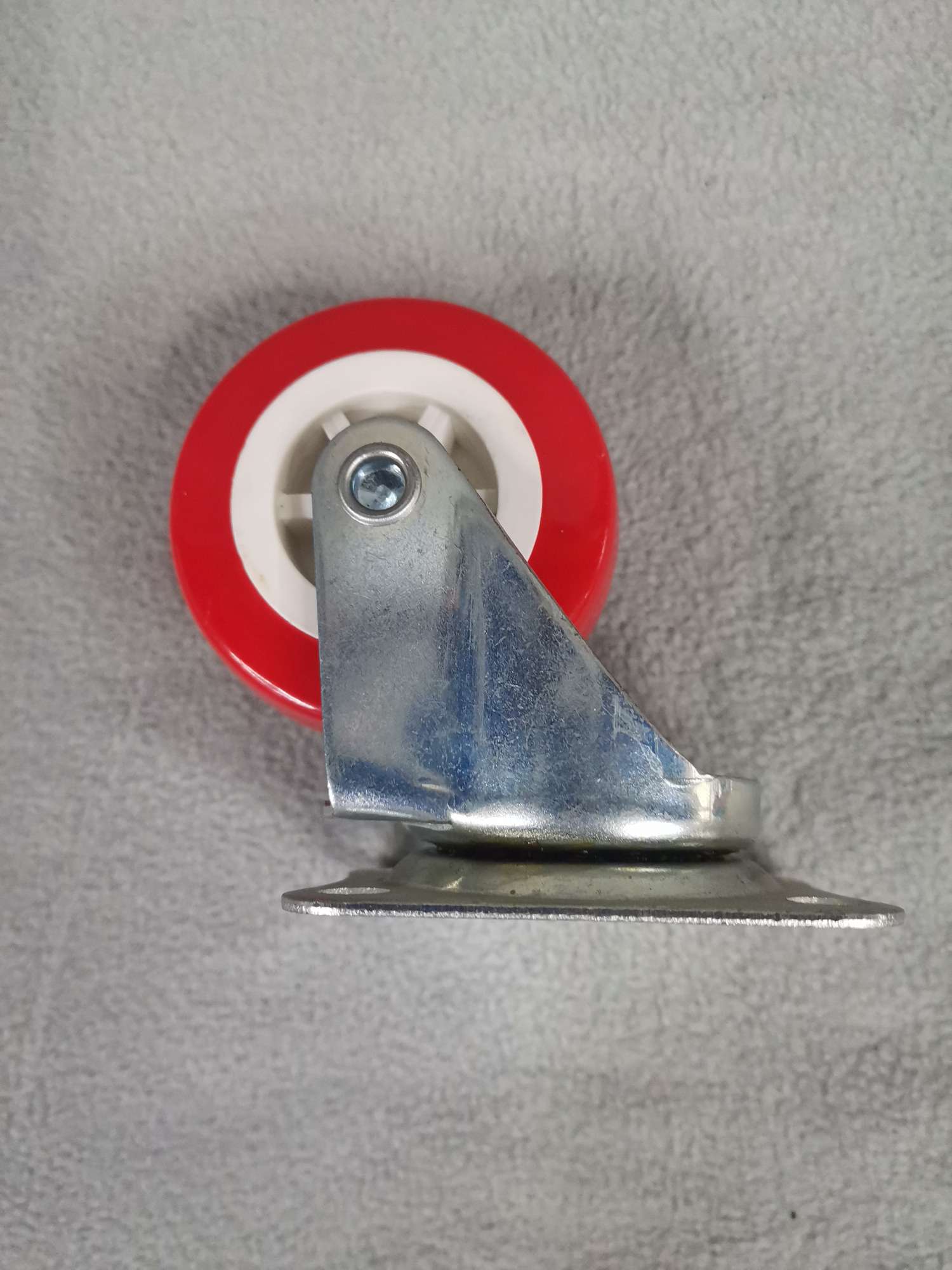 2.5-inch PVC white core red wheel universal wheels Application Scenario