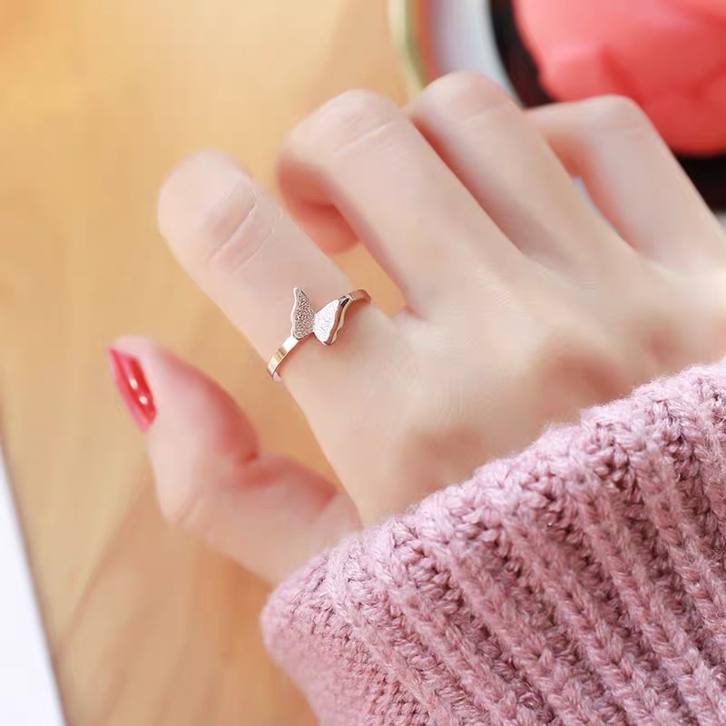 Stainless steel butterfly ring, simple and fashionable index finger ring, personalized ring for students Application Scenario