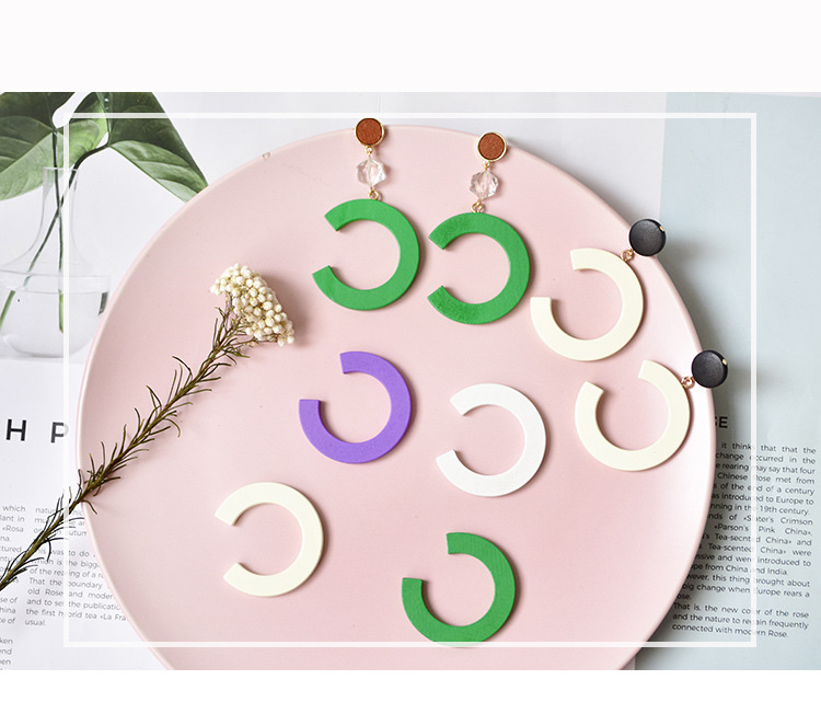 The manufacturer supplies handcrafted DIY earring materials, wooden C-shaped ear studs, ear clips, earrings and accessories for women details Picture