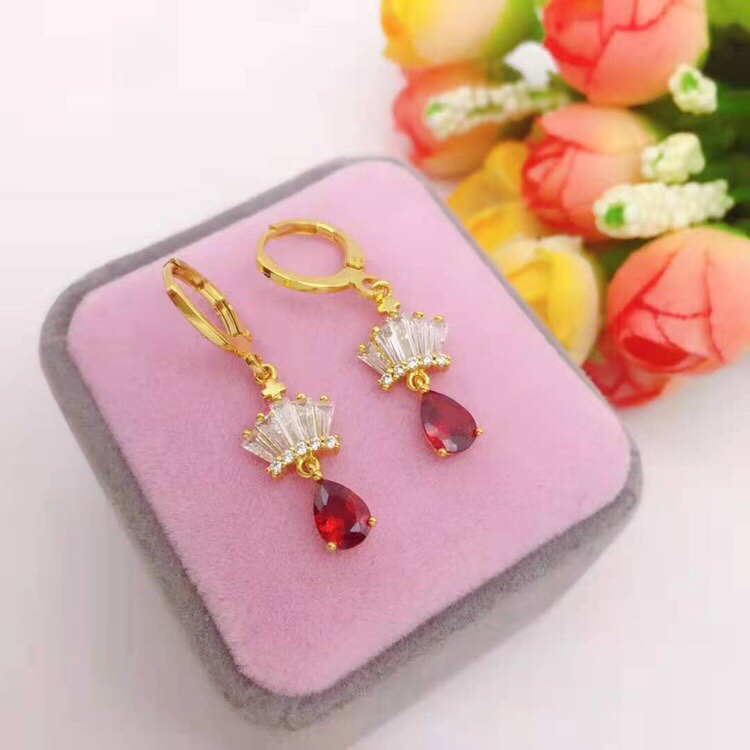 Red water drop zircon earrings,