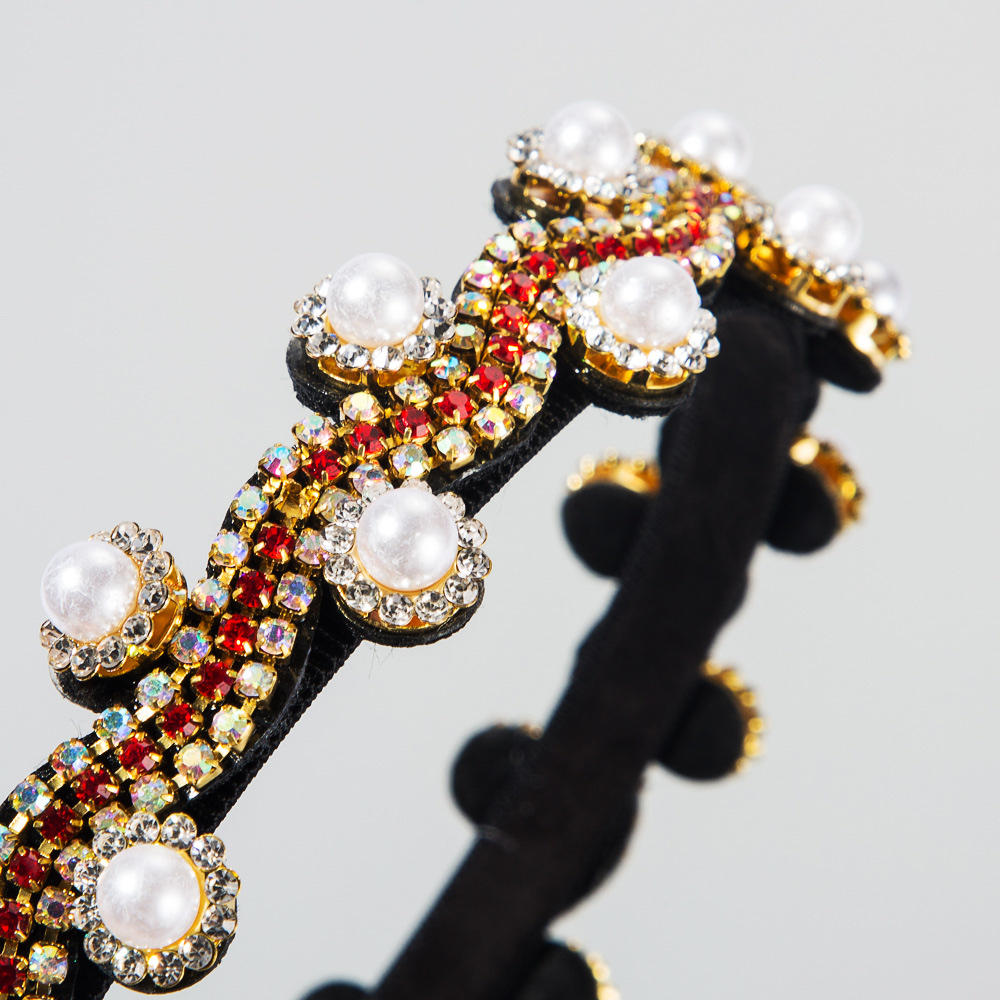 Retro pearl light luxury water diamond with fine edge and drill bit hoop details Picture
