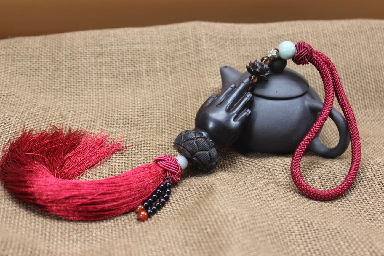 Ebony Buddha's hand pendant details Picture