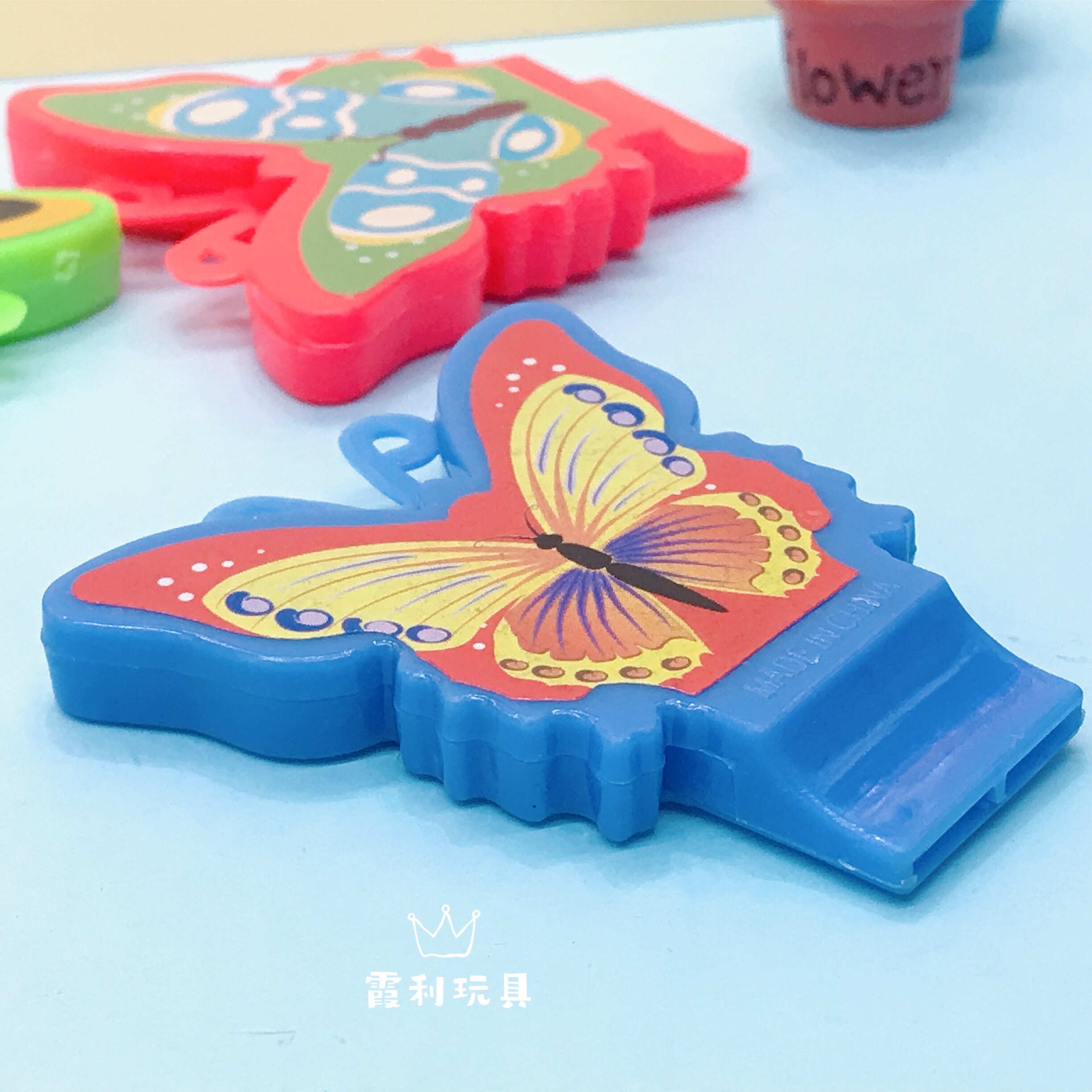 Butterfly Whistle children's plastic toys as gifts, gacha party to cheer up and liven up the atmosphere Application Scenario