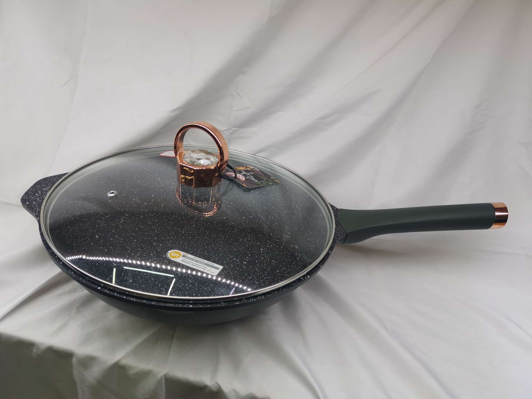 Large-sized tourmaline non-stick wok and easy-to-rinse diamond wok Specification image