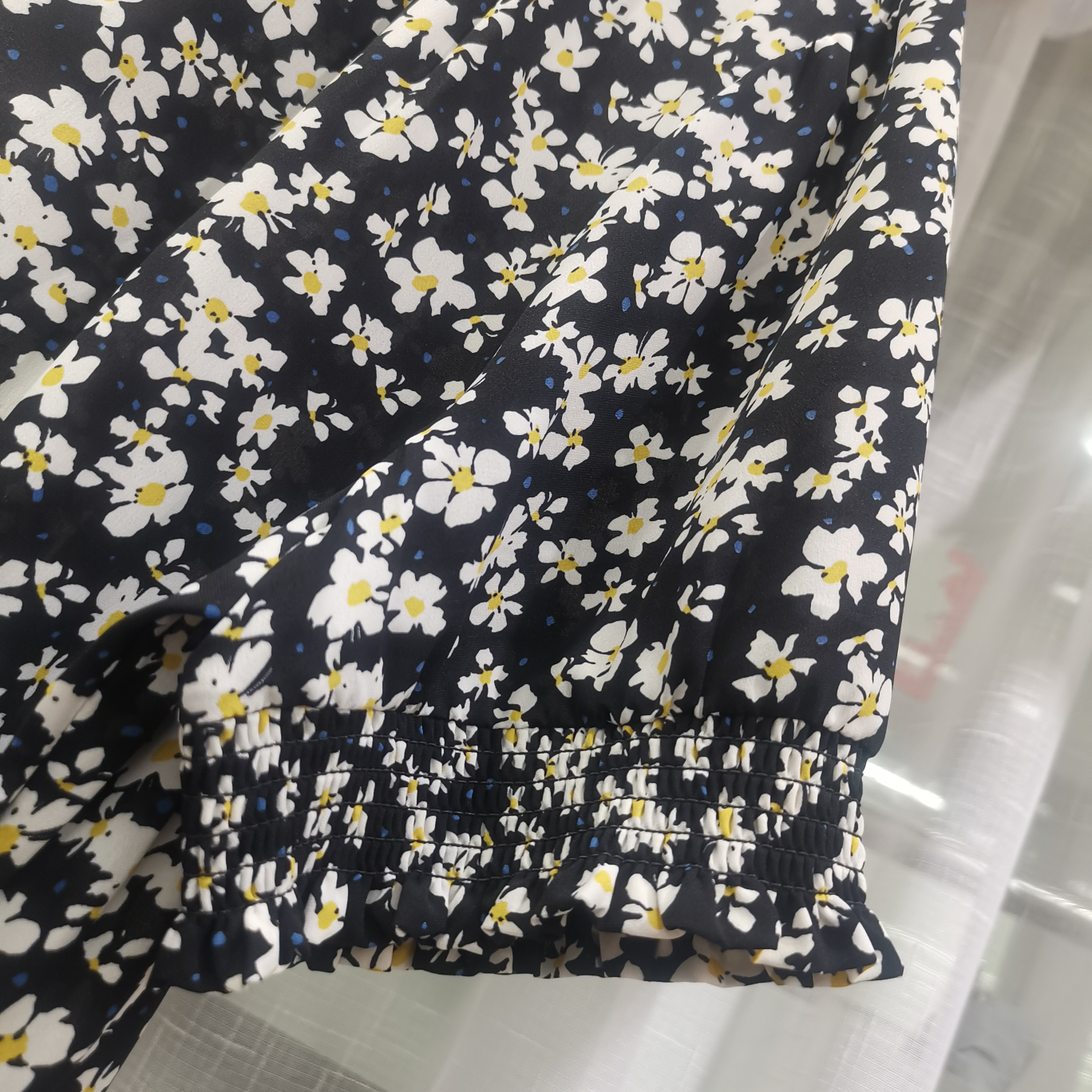 A fashionable women's dress with loose, tight cuffs, a large Y-neck and yellow floral patterns