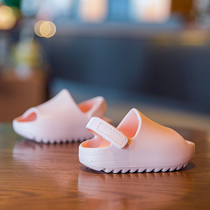 Children's slippers for girls, Korean style coconut slippers, trendy outerwear beach shoes, baby anti-collision, small and medium-sized children, thick-soled cool slippers for girls Specification image