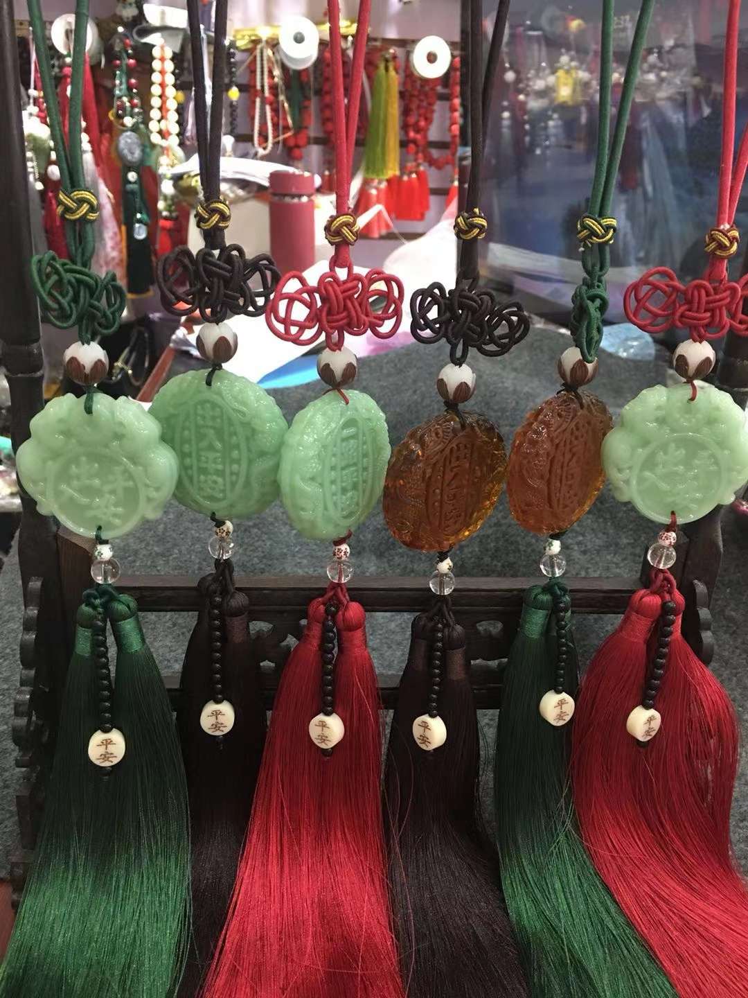 玻璃浅绿色出入平安车挂产品图