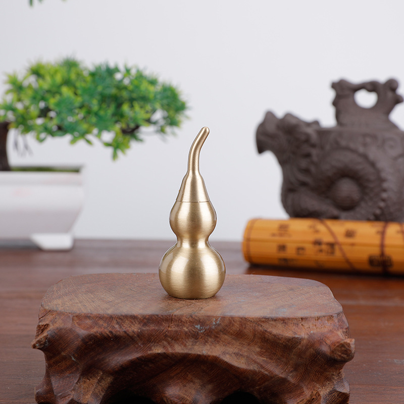 We supply various sizes of pure copper gourd ornaments, gourd car hangers, car hangers, creative hollow copper gourd hangers, 5.5cm high copper gourds detail image 3