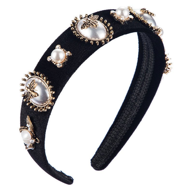 Black velvet and rhinestone alloy bee and pearl women's hair band Application Scenario