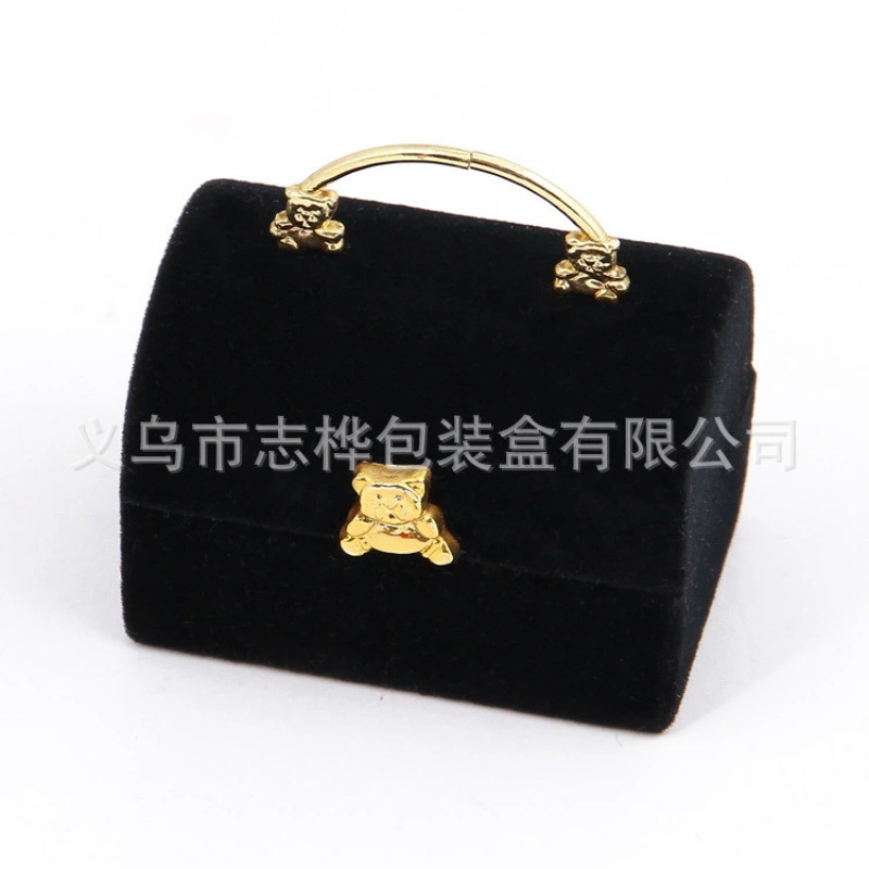 Zhihua Factory offers direct sales of mountain-shaped bags, bow-shaped women's bags, large rectangular bags, bell tower ring boxes, and high-end flocked boxes Application Scenario