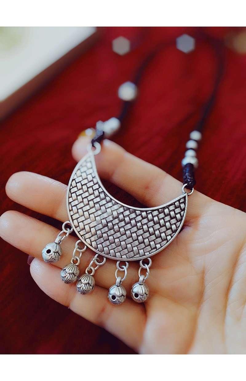 晶珀丽品牌复古仿银饰短款锁骨链女藏银蜜蜡项链毛衣链棉麻配饰挂件详情图3