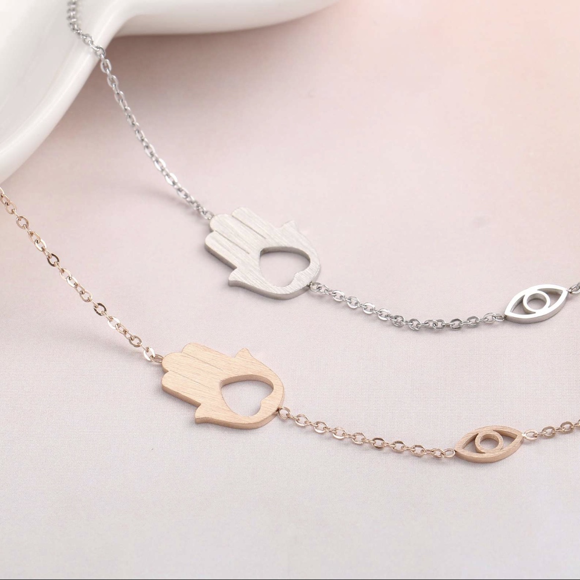 Love hollow palm necklace