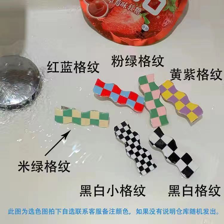 The Internet hit corrugated black and white series detail image 1