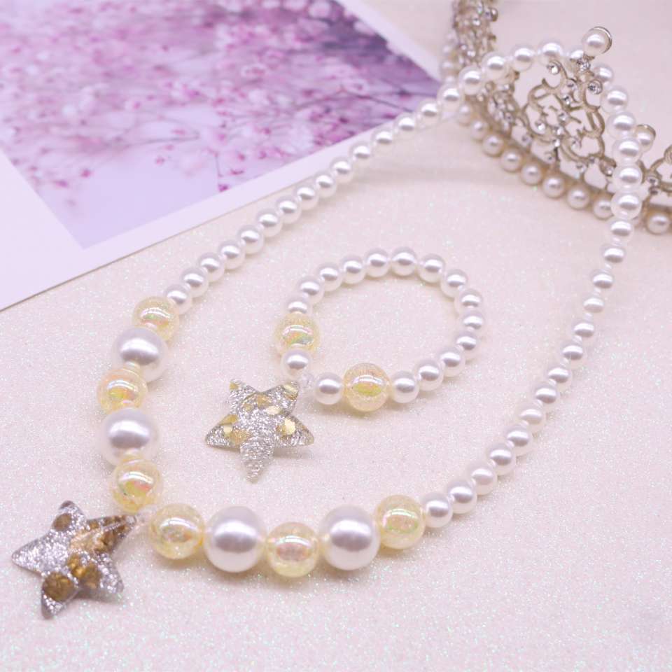 New children's sparkling powder resin heart-shaped star necklace bracelet set, girls' accessory jewelry Application Scenario