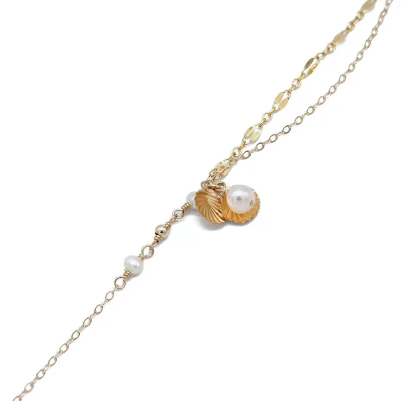 Pearl clam necklace
