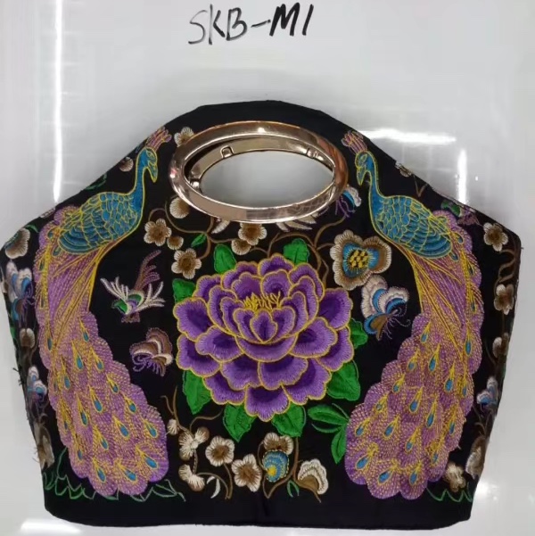 2021民族风刺绣新款绣花定型手拎包
